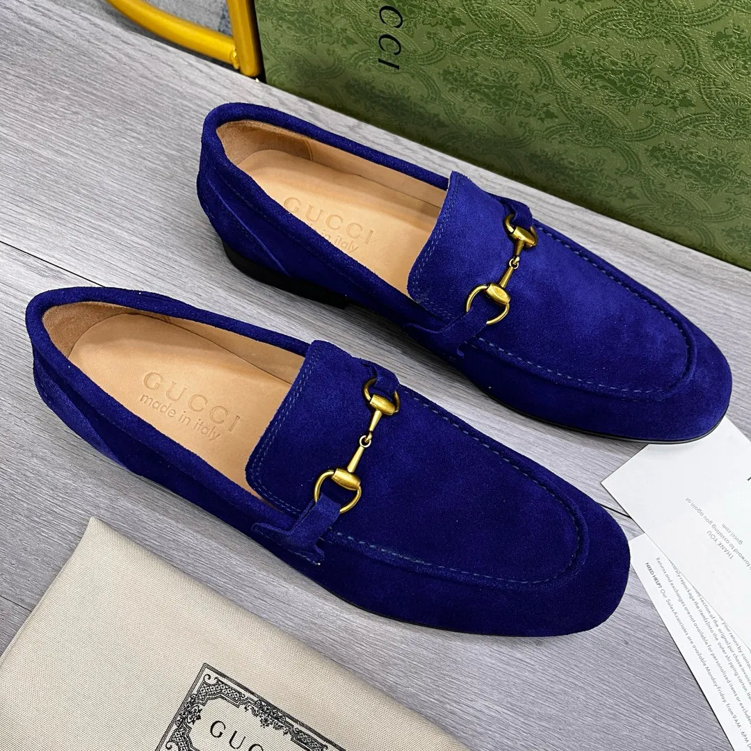 Ex-factory price: 480💰-(Gucci) men’s loafers! Genuine molded horsebit, a classic must-have for your shoe cabinet! The feet are particularly delicate! This Gucci original version is a set last, and we are consistent with the counter! Therefore, it is more comfortable in terms of last shape and comfort! Take it to the counter and compare at will! Good shoes are more than just what they make! But grasp the essence from the inside out! Material: Imported first-layer frosted cowhide! Genuine leather outsole imported from Italy, size: 39-44 (38/45 customized, non-refundable)